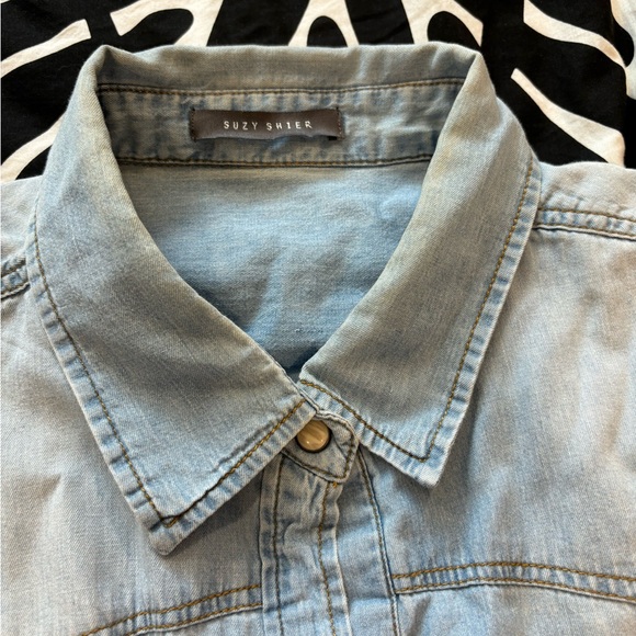 Suzy Shier Western style L shirt with snap buttons. - Picture 4 of 4